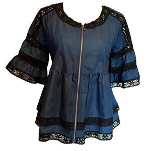 2b: Gracia adorable zip up blouse with lace trim. Sz s. Like new